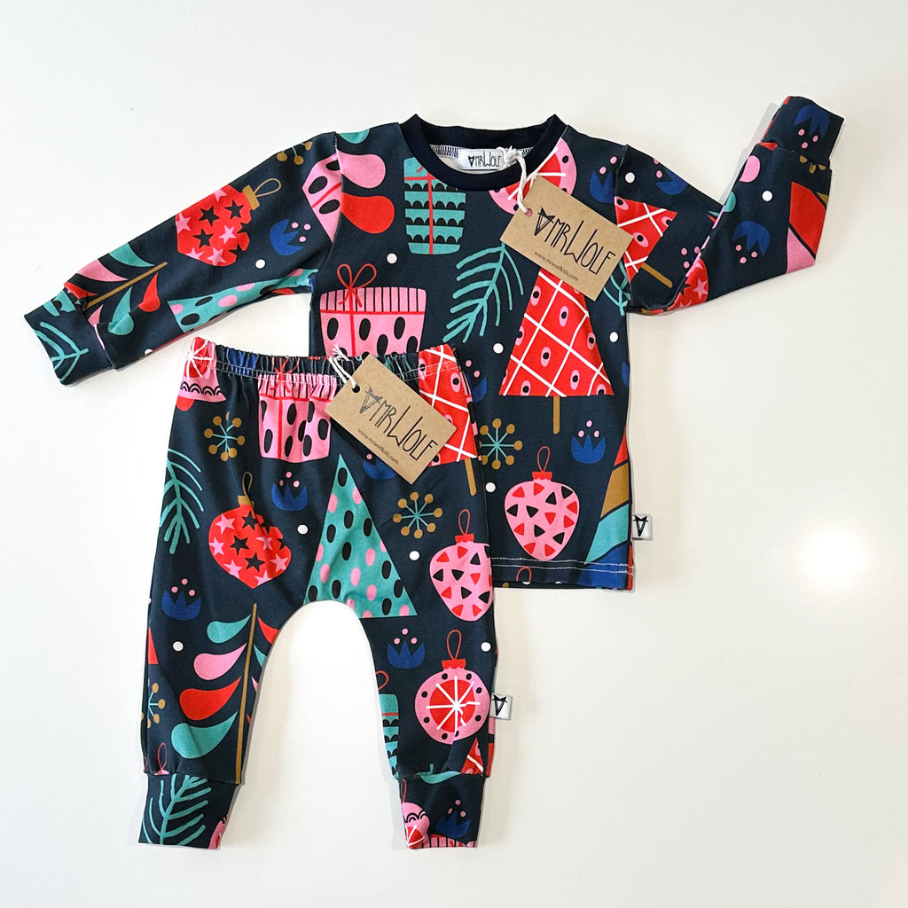 RTW - Baby Legging - under the Christmas tree